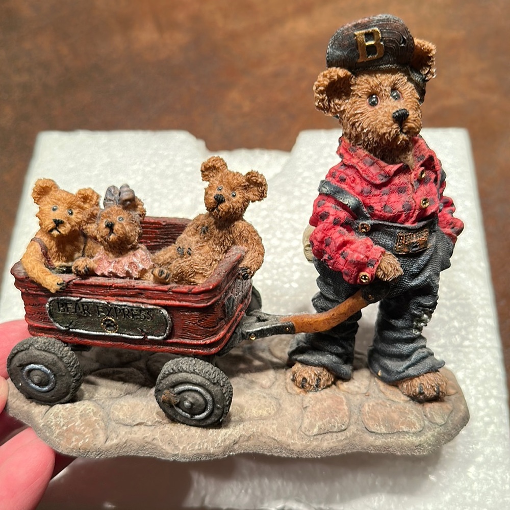 Boyd’s Bear Resin Figure. ‘Huck with Mandy, Zoe and Zack. Rollin’ Along’